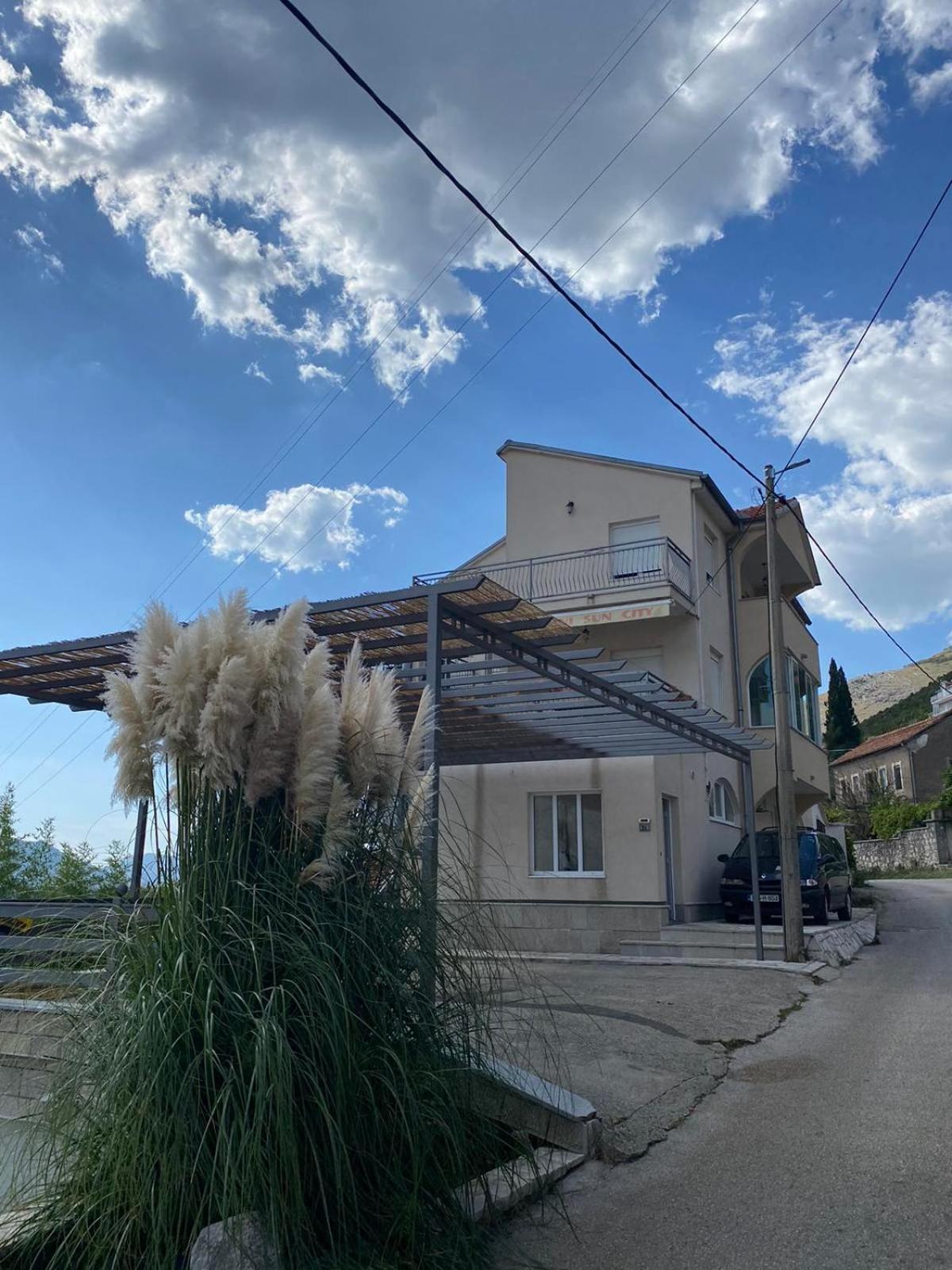 Sun City Apartments Trebinje Buitenkant foto